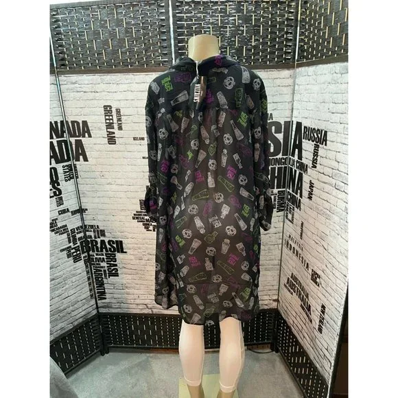 Torrid Disney Villains Plus 4 Black Button Down Poison Graphic 3/4 Sleeve Top - Picture 4 of 6